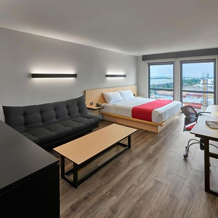 City Express Plus By Marriott Leon Centro De Convenciones Екстериор снимка
