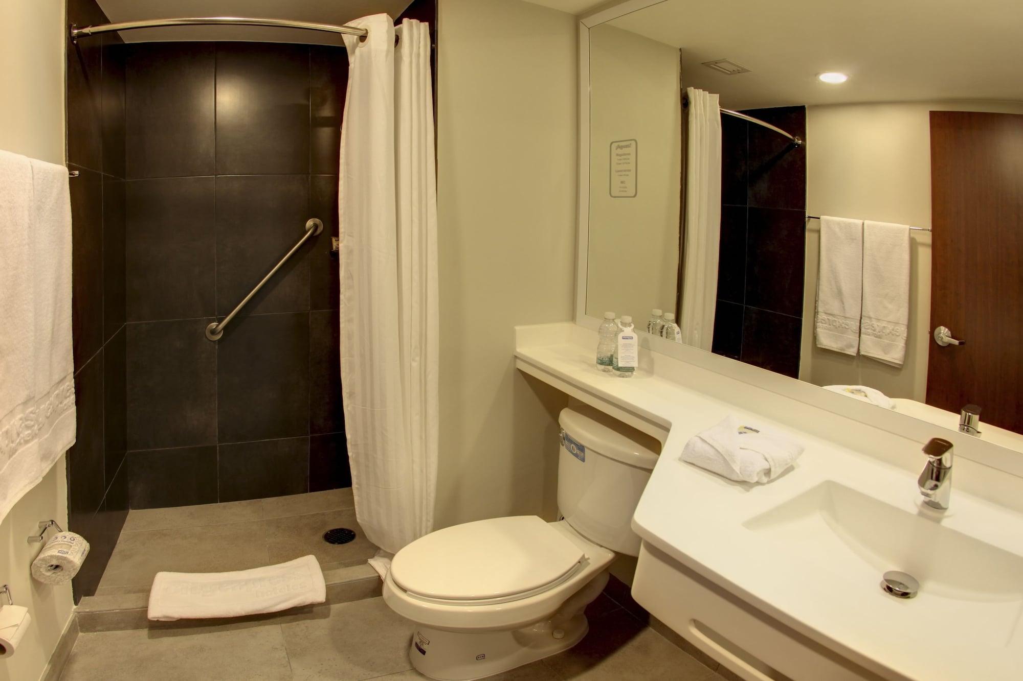 City Express Plus By Marriott Leon Centro De Convenciones Екстериор снимка