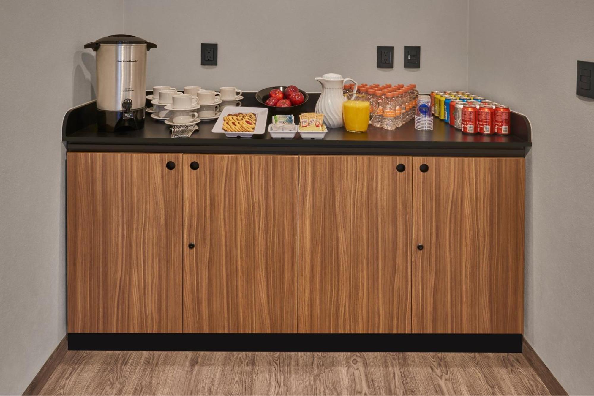 City Express Plus By Marriott Leon Centro De Convenciones Екстериор снимка