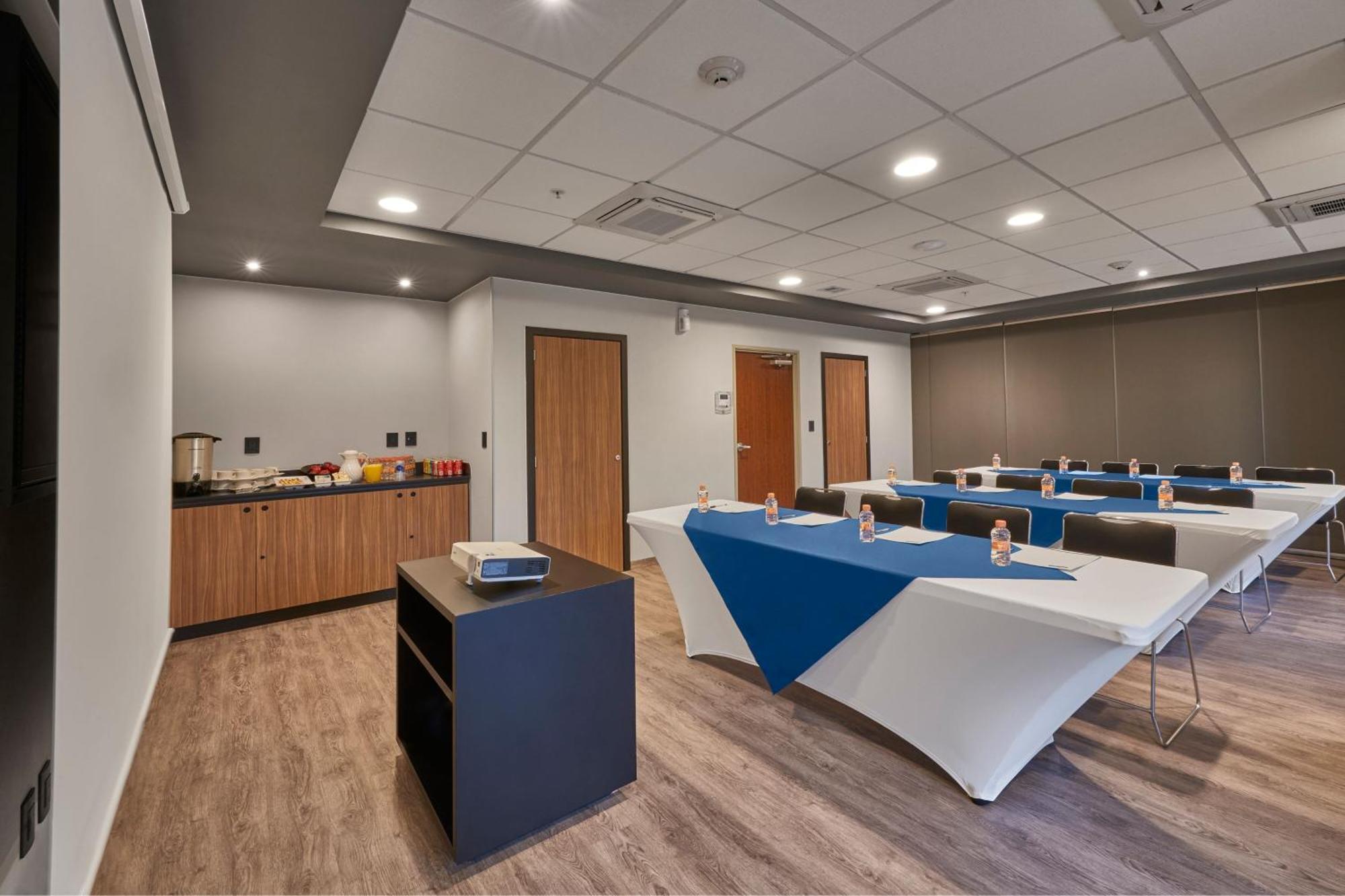 City Express Plus By Marriott Leon Centro De Convenciones Екстериор снимка