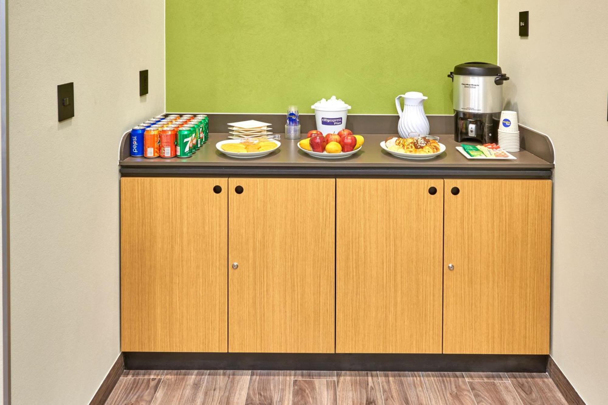 City Express Plus By Marriott Leon Centro De Convenciones Екстериор снимка