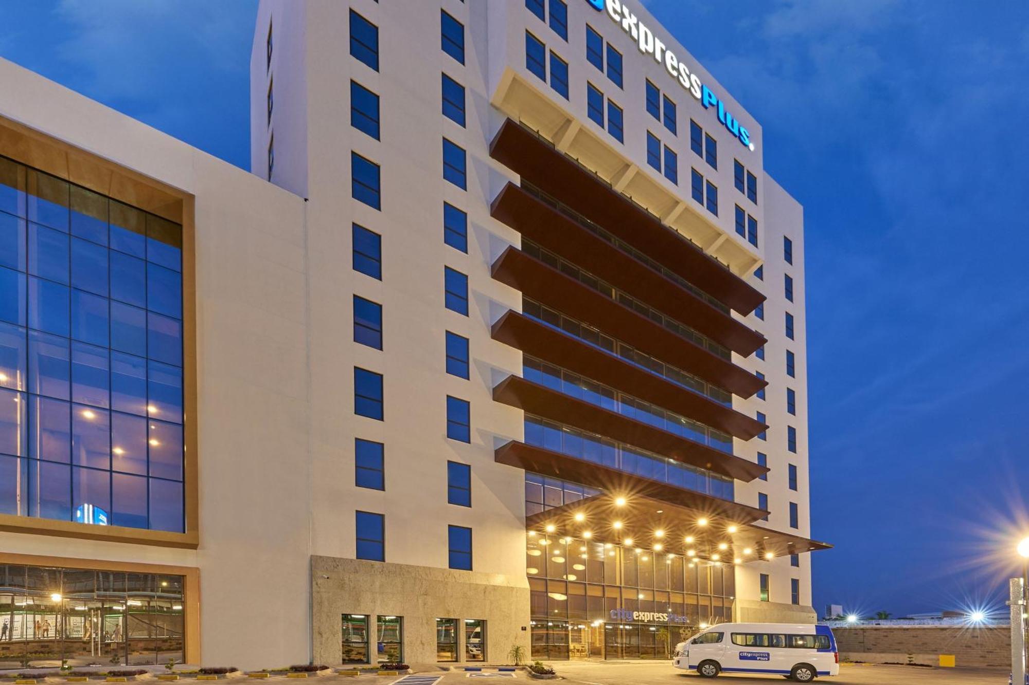 City Express Plus By Marriott Leon Centro De Convenciones Екстериор снимка