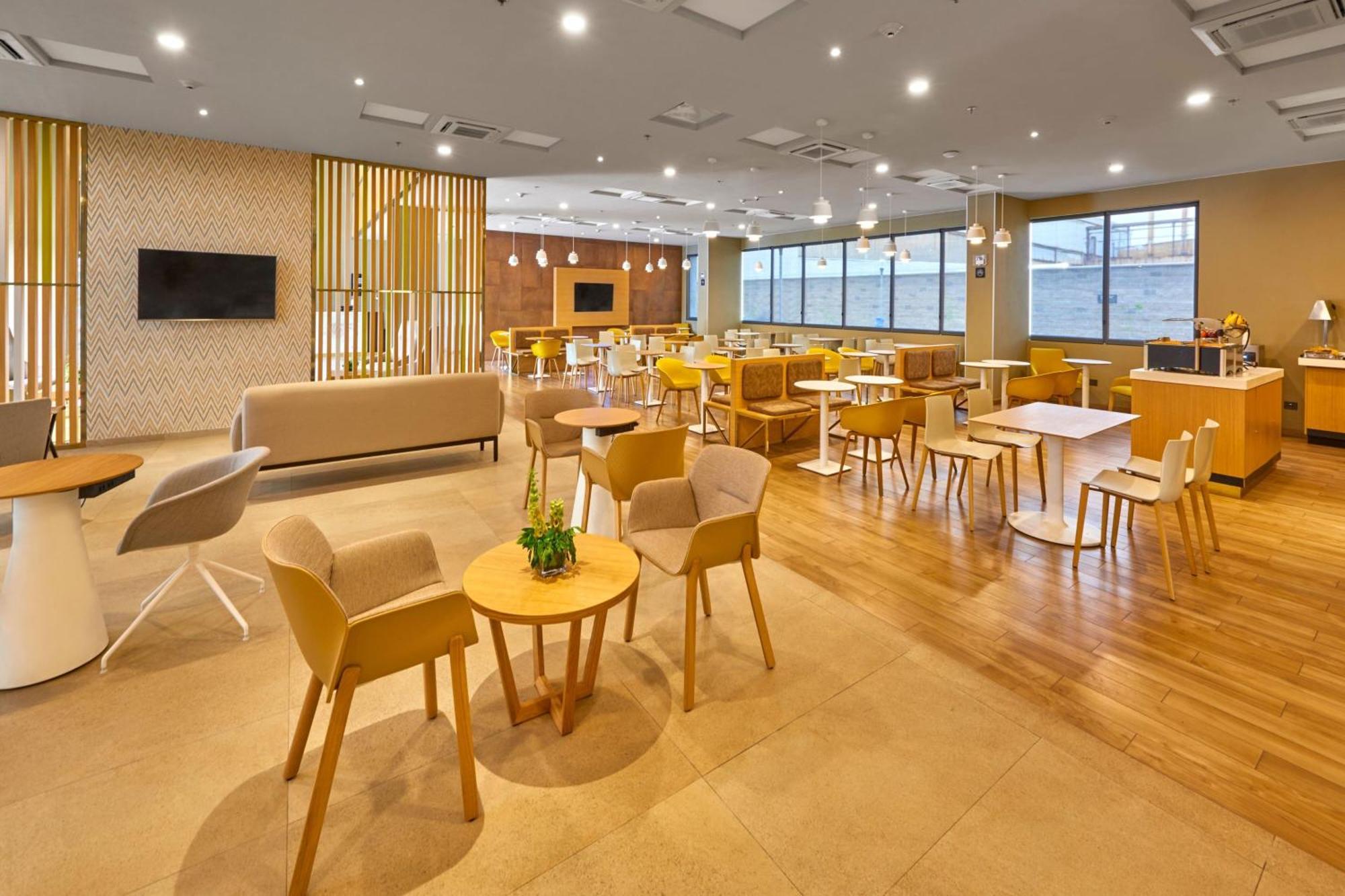 City Express Plus By Marriott Leon Centro De Convenciones Екстериор снимка