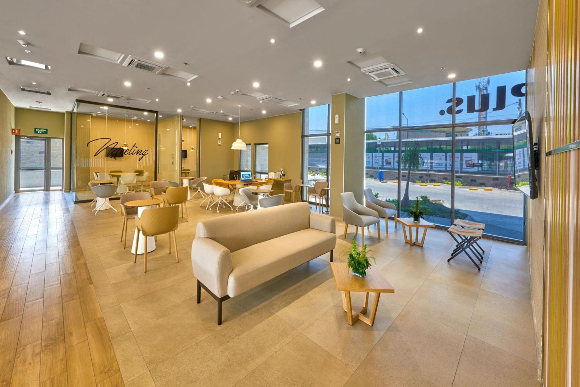 City Express Plus By Marriott Leon Centro De Convenciones Екстериор снимка