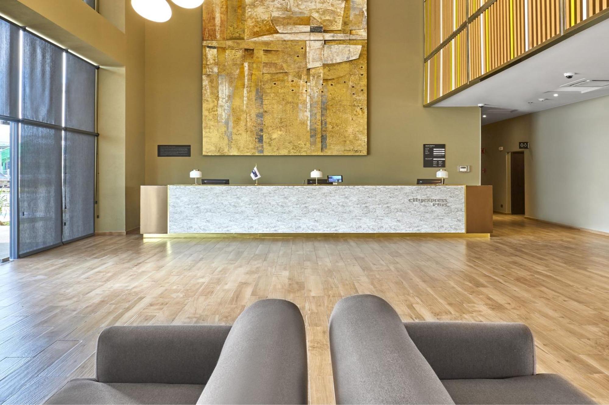 City Express Plus By Marriott Leon Centro De Convenciones Екстериор снимка
