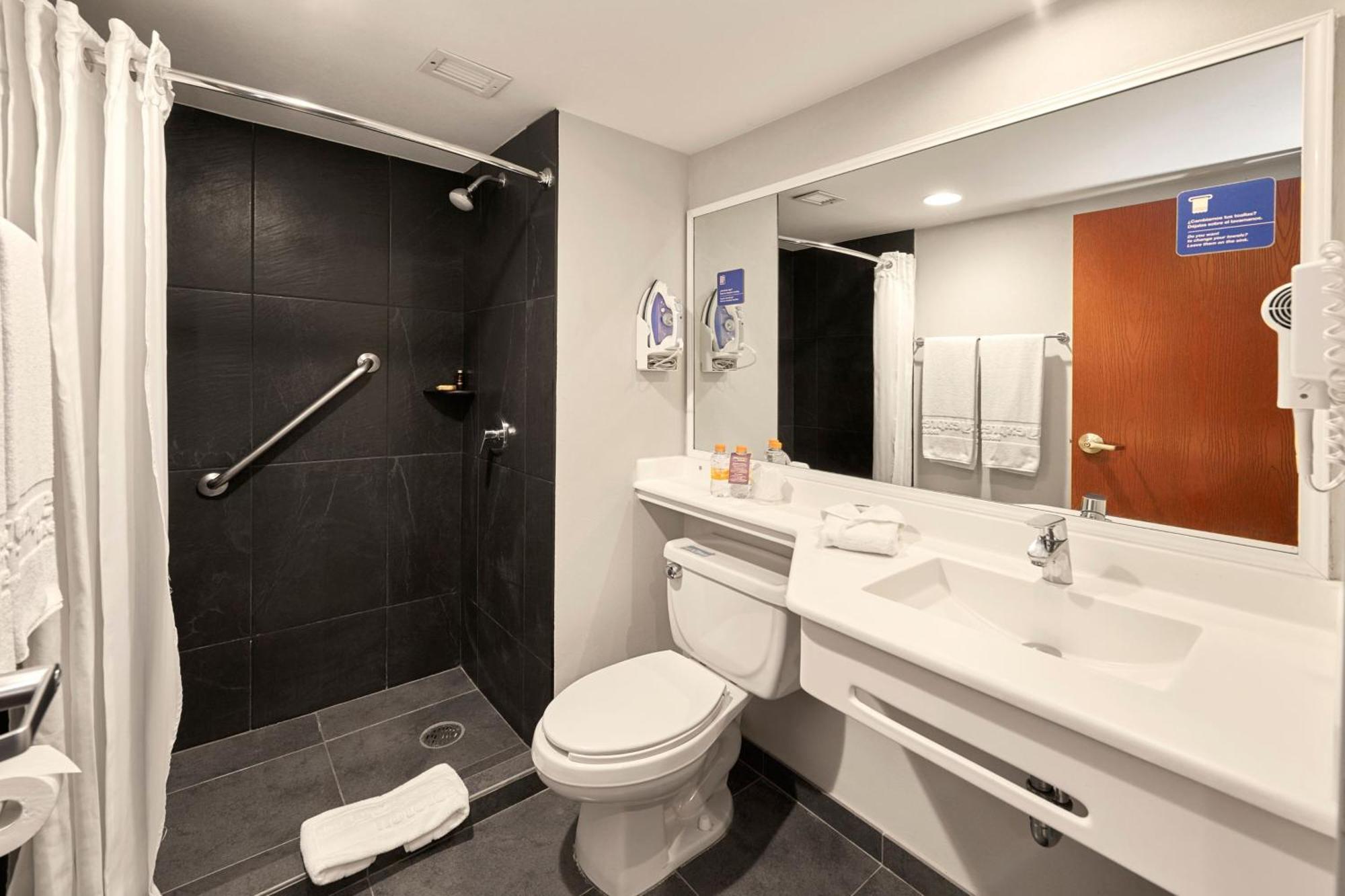City Express Plus By Marriott Leon Centro De Convenciones Екстериор снимка