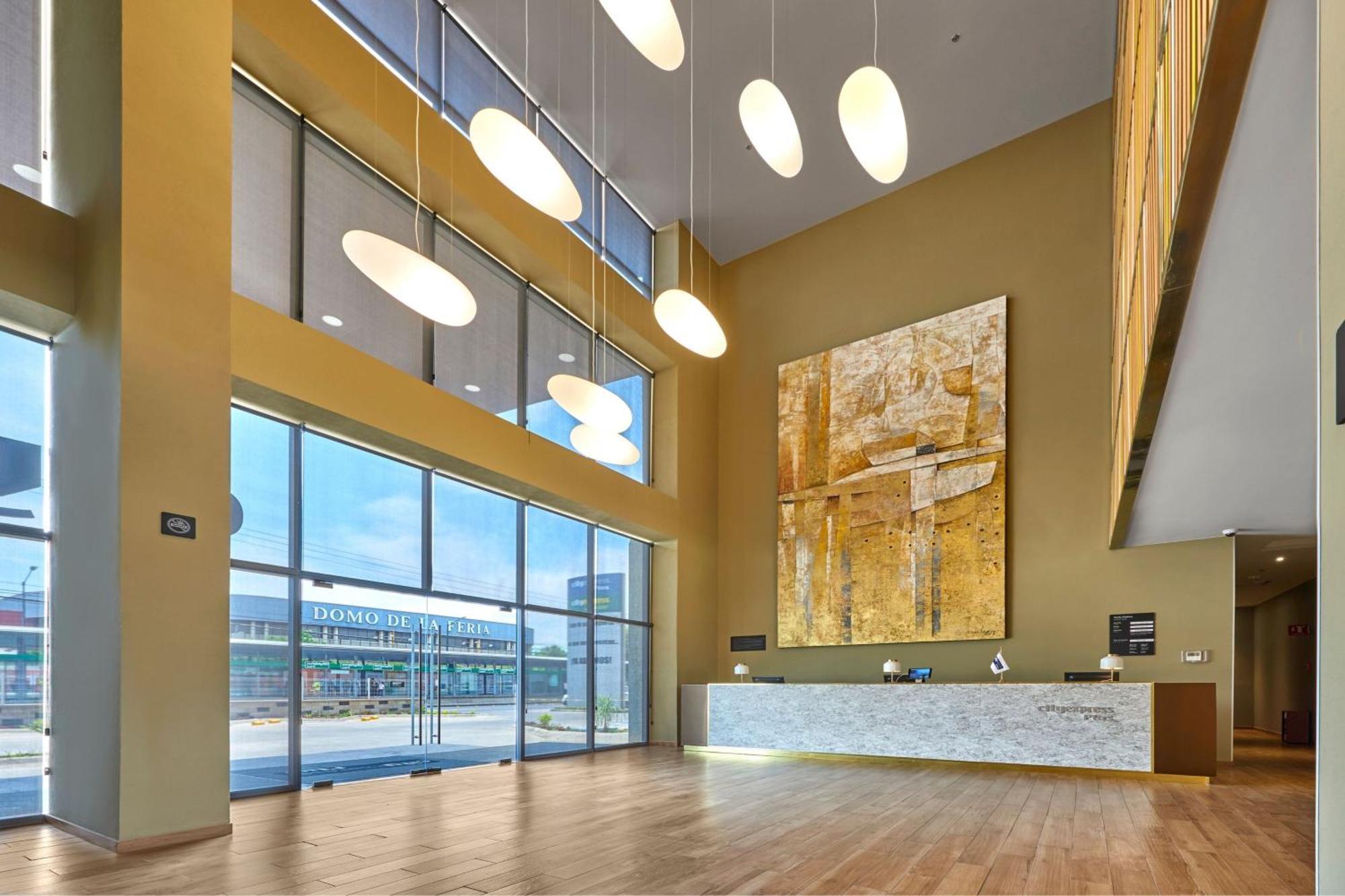 City Express Plus By Marriott Leon Centro De Convenciones Екстериор снимка