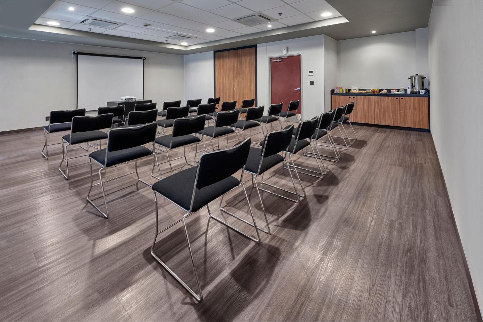 City Express Plus By Marriott Leon Centro De Convenciones Екстериор снимка