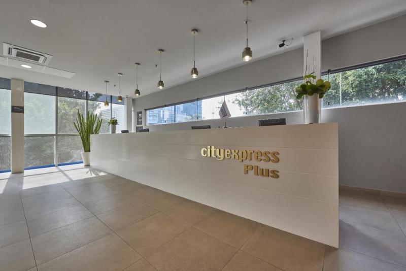 City Express Plus By Marriott Leon Centro De Convenciones Екстериор снимка