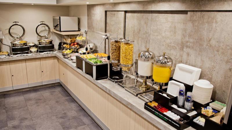 City Express Plus By Marriott Leon Centro De Convenciones Екстериор снимка