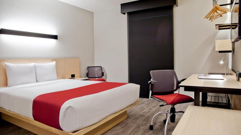 City Express Plus By Marriott Leon Centro De Convenciones Екстериор снимка